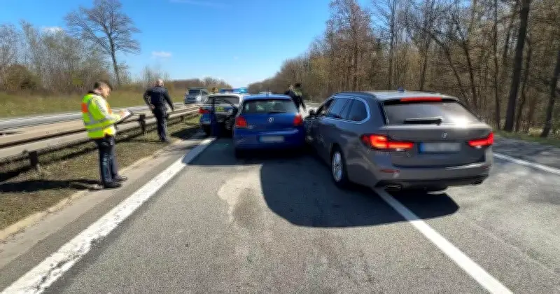 Autofahrer rammt Polizeiwagen auf A7 und A70 - Fünf Beamte verletzt