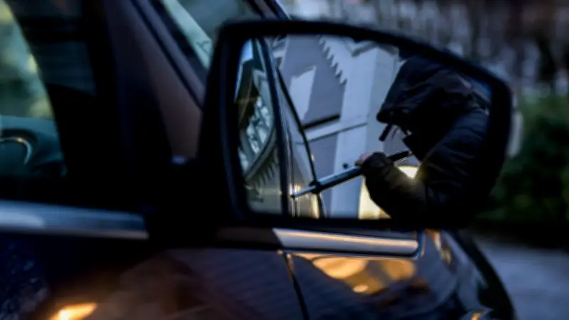 Autoknacker-Welle im Landkreis Ludwigslust-Parchim: Polizei sucht Zeugen nach mehreren Fahrzeugdiebstählen