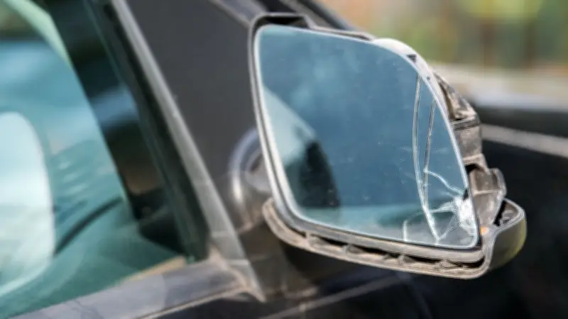 Autos getreten: Polizei Neubrandenburg sucht Zeugen und Opfer