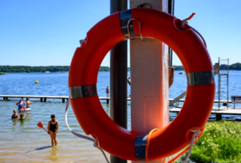 Badesaison startet: Brandenburg und Berlin suchen dringend Rettungsschwimmer