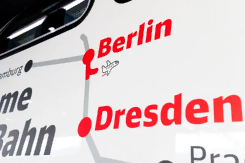Bahnstrecke Berlin-Dresden: Ausbau verzögert sich um vier Jahre - Kritik aus Brandenburg