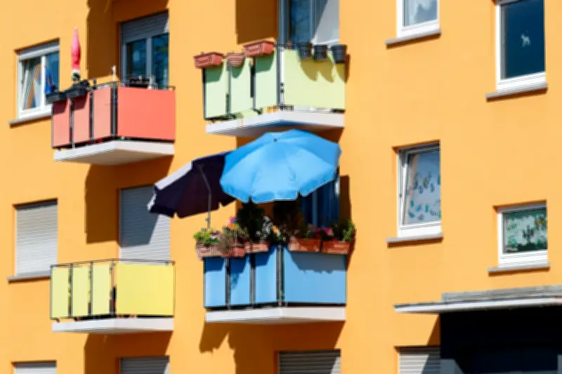 Balkon und Terrasse: Was Mieter dürfen und wo Grenzen liegen