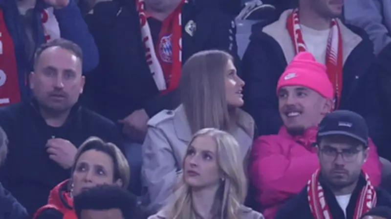 Ballack kritisiert Karl: Pink-Outfit und Hüpf-Jubel sorgen für Gesprächsbedarf