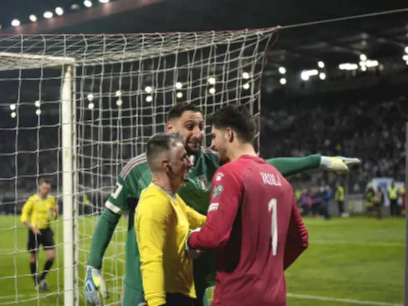 Balljungen klauen Donnarummas Elfmeter-Spickzettel: Kleine Rache in Bosnien-Herzegowina