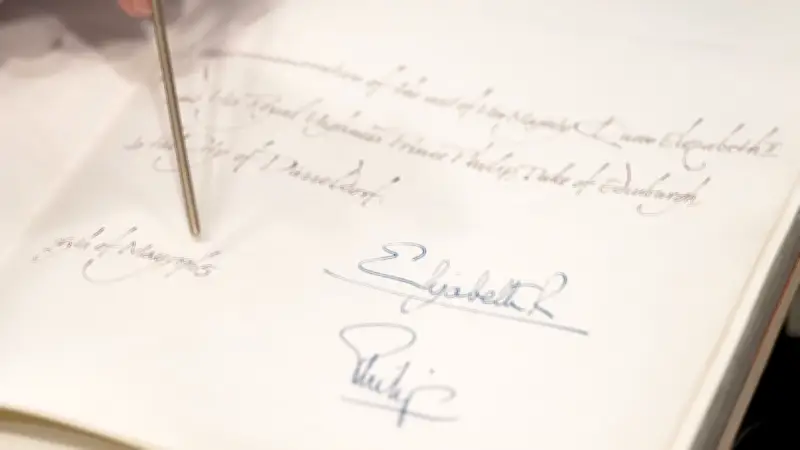 Bares für Rares: Königliche Signatur entpuppt sich als gedruckte Täuschung