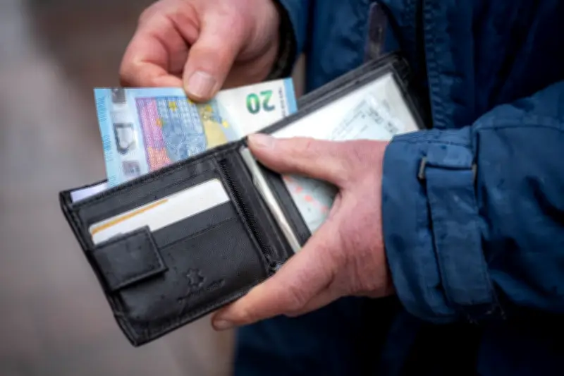 Bargeldmangel auf Hiddensee: Einziger Geldautomat defekt