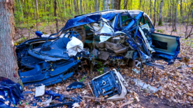 Baum-Crash bei Oranienburg: Auto zerrissen, Fahrer (64) tot