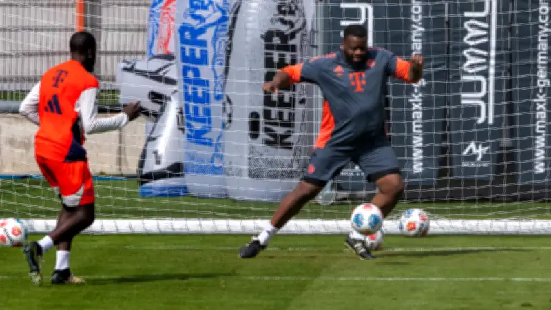 Bayern-Assistent Munienge trainiert erstmals mit Upamecano - Fans feiern 'Mr. Aura'
