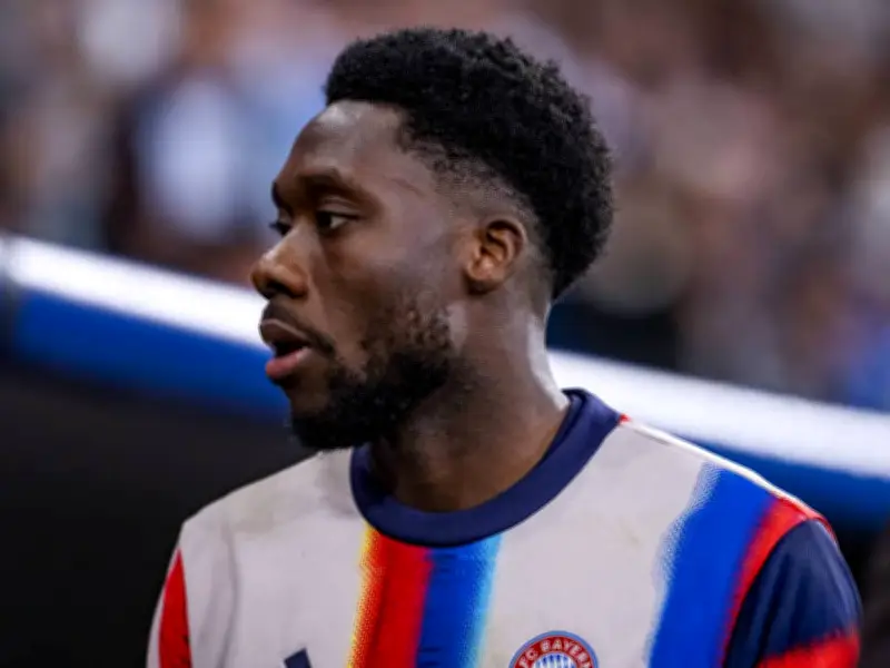 Bayern-Star Alphonso Davies löst mit Red Bull-Werbedeal Fan-Proteste aus