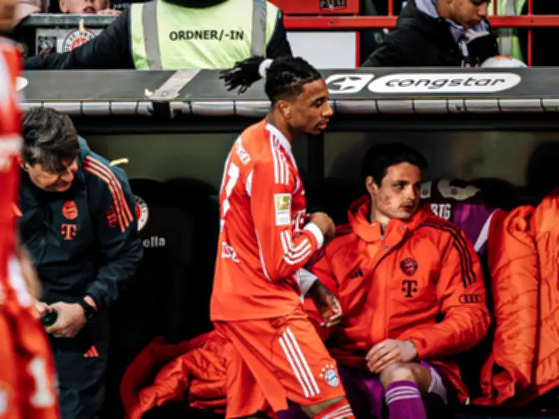 Bayern-Star Olise provoziert St.-Pauli-Fans mit Jubel und erntet Konfetti-Hagel