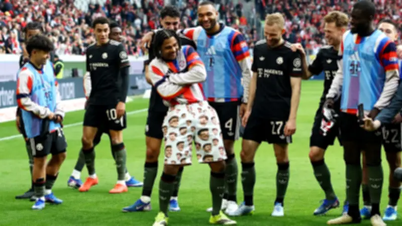 Bayern-Stars feiern Goretzka mit skurriler Badehose und XXL-Poster