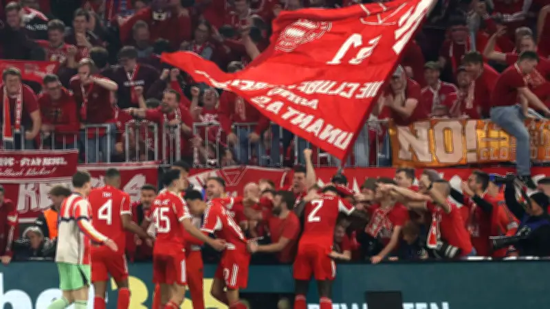 Bayern-Ultras verletzen Fotografen bei verbotenem Stadion-Einbruch: Polizei ermittelt