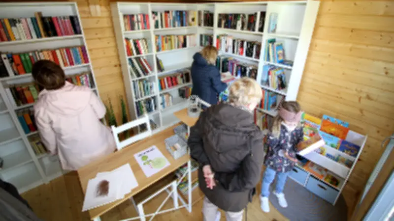 Bücherstube Alt Plestlin feiert dritten Geburtstag mit plattdeutschen Geschichten