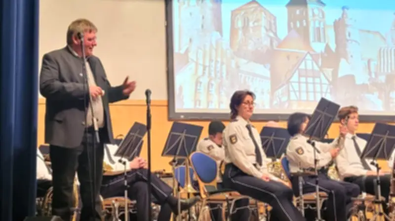 Benefizkonzert in Pasewalk: Landespolizeiorchester sammelt über 1000 Euro für Kriegsgräberfürsorge