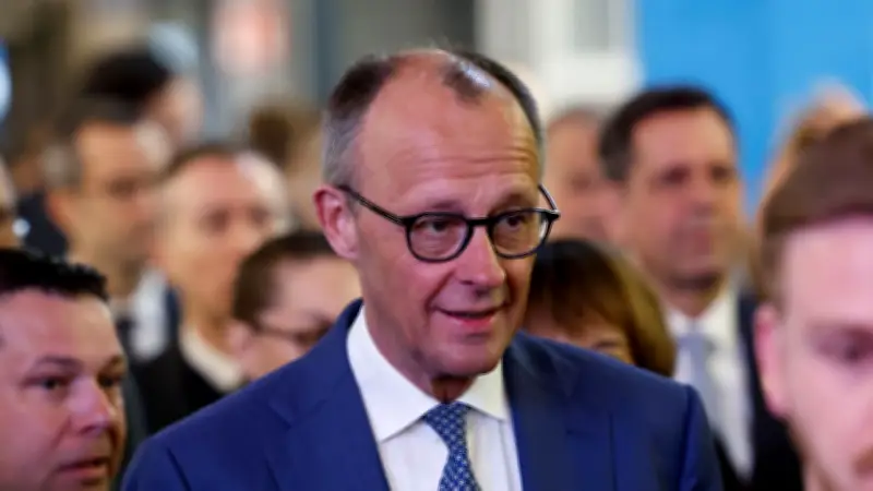 Benzinversorgung unter Beobachtung: Merz-Krisenstab überwacht Vorräte