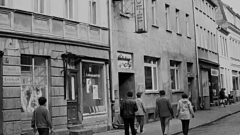 Über 50 Jahre alte DDR-Speisekarte für Rennfahrerball in Teterow entdeckt