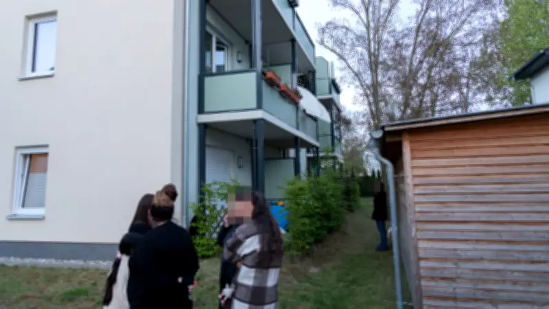 Berlin-Altglienicke: Kind stürzt von Balkon und wird schwer verletzt