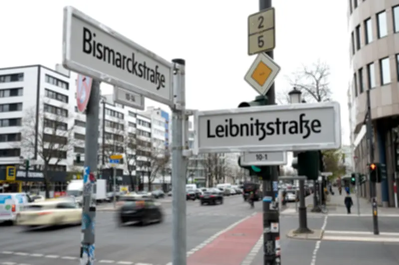 Berlin korrigiert peinlichen Schreibfehler: Aus 'Leibnitzstraße' wird wieder 'Leibnizstraße'