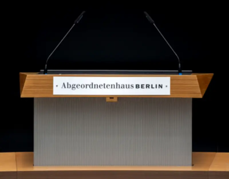 Berlin-Wahlumfrage: CDU führt knapp vor SPD und AfD - Dreierbündnis wahrscheinlich