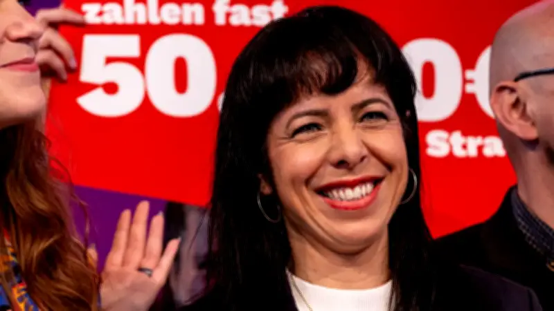 Berliner Linke will 220.000 Wohnungen enteignen: Radikale Kehrtwende