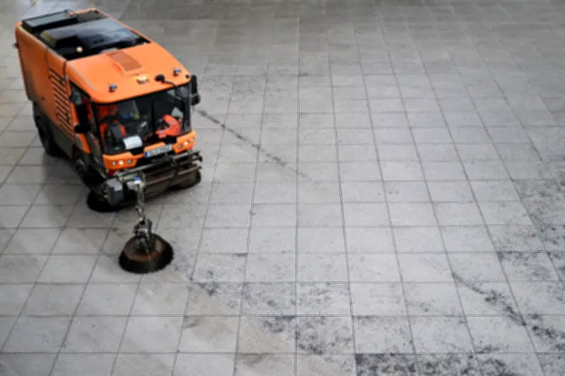 Berliner Stadtreinigung bewältigt Splitt-Berg von fast 10.000 Tonnen nach Eisglätte