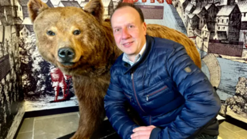 Bernburgs berühmter Bär Lazi kehrt nach 15 Jahren aus dem Winterschlaf ins Museum zurück