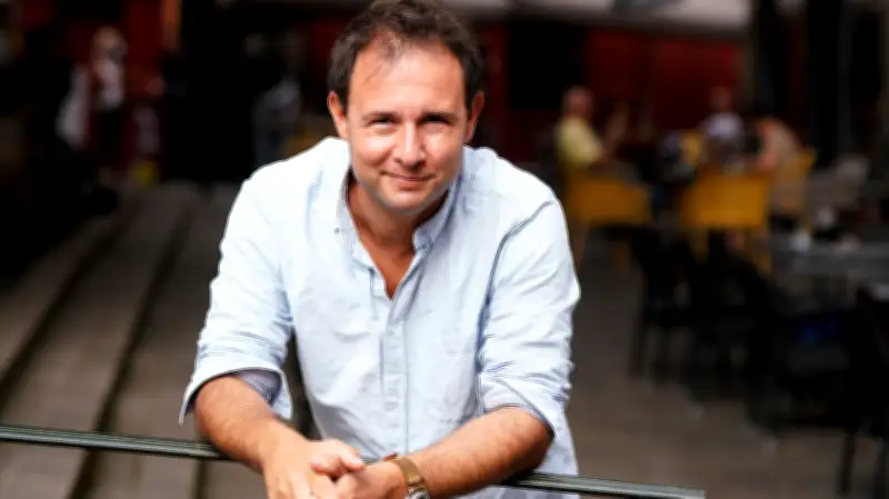 Bestsellerautor Alexander Oetker liest in Schwerin: Krimis und französische Lebensart
