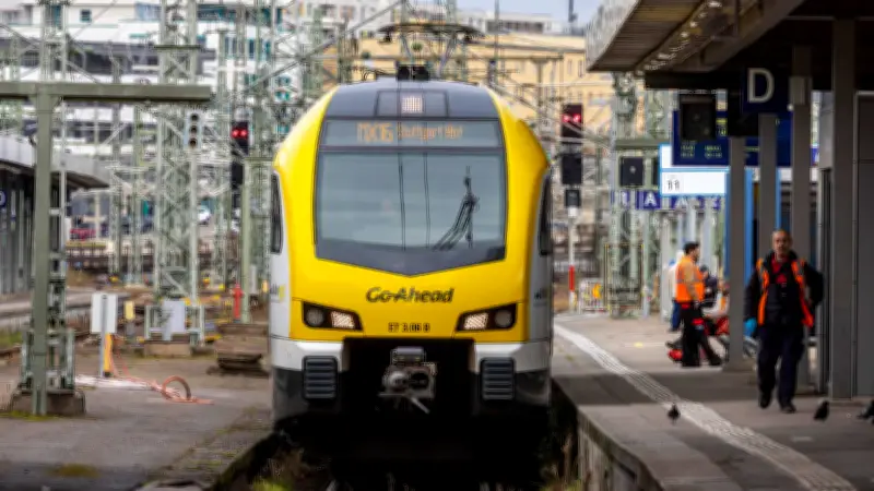 Betrunkener Schwarzfahrer bedroht Zugbegleiterin – Flucht in Führerstand nötig