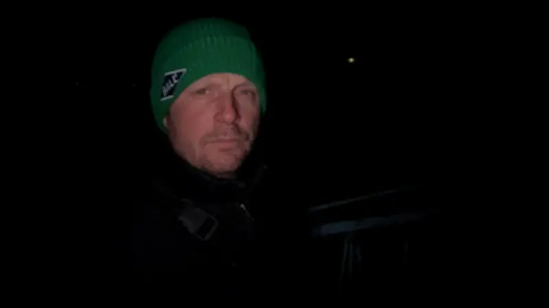 BILD-Reporter Til Biermann besucht gestrandeten Ostsee-Wal Timmy bei Nacht