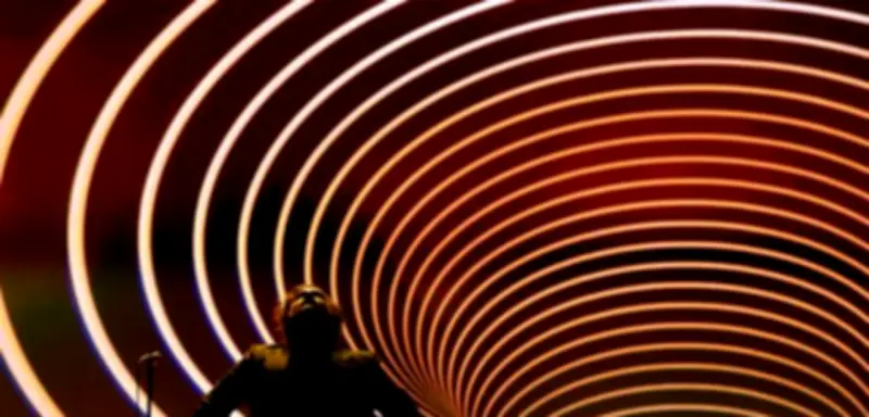 Bilder des Monats März 2026: Vom Papstbesuch in Monaco bis zum Vulkanausbruch auf Réunion