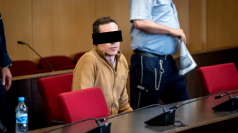 Biologe erschlägt Frau und Baby mit Küchenbeil: Prozessauftakt in Düsseldorf