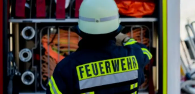 Biomüll-Selbstentzündung löst Großbrand auf Deponie in Edersleben aus