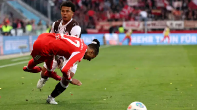 Blessin verärgert über Fujitas Gelbe Karte und Fehler gegen Bayern