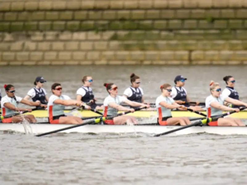 Boat Race: Oxford-Frauen beenden acht Niederlagen in Serie mit Sieg über Cambridge