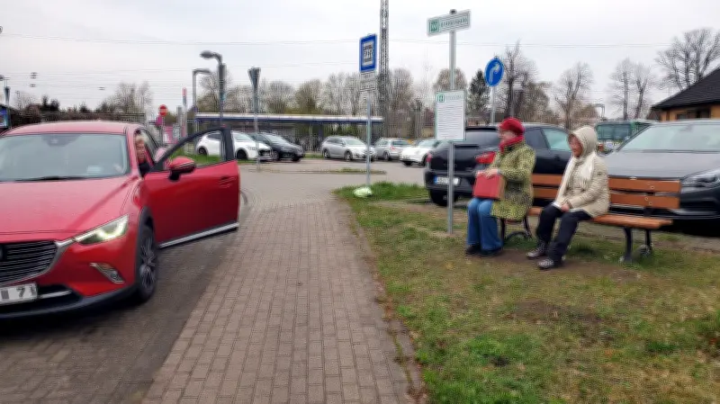 Boizenburg eröffnet erste Mitfahrbank am Bahnhof: Mobilitätslücken im Nahverkehr schließen