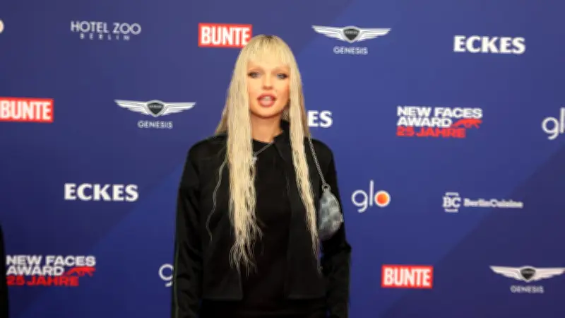 Bonnie Strange: Vom Model zur Multitalentin - Ein Leben voller Höhen und Tiefen