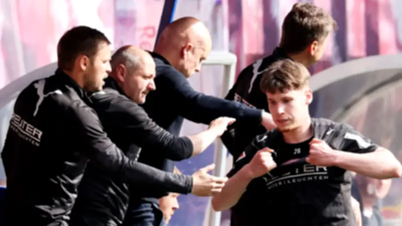 Borussia Mönchengladbach baut Ullrich nach Wechsel-Watschn wieder auf