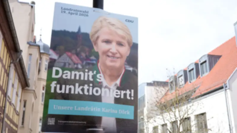 Brandanschlag auf CDU-Wahlplakat in Prenzlau: Polizei sucht Zeugen nach Vandalismus-Serie
