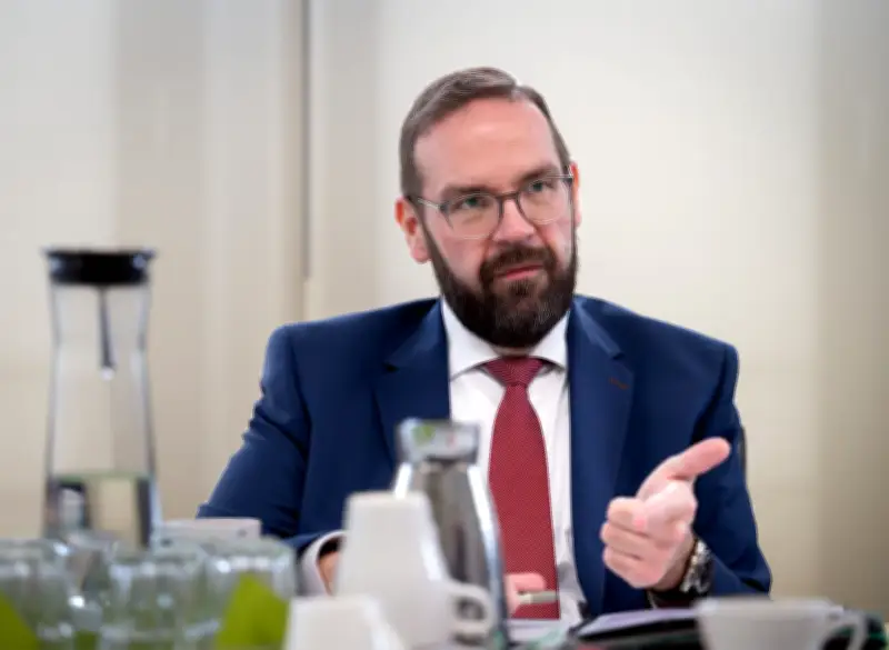 Brandenburgs Bildungsminister Hoffmann: „Keine Denkverbote“ im Kampf gegen Rekord-Lehrermangel