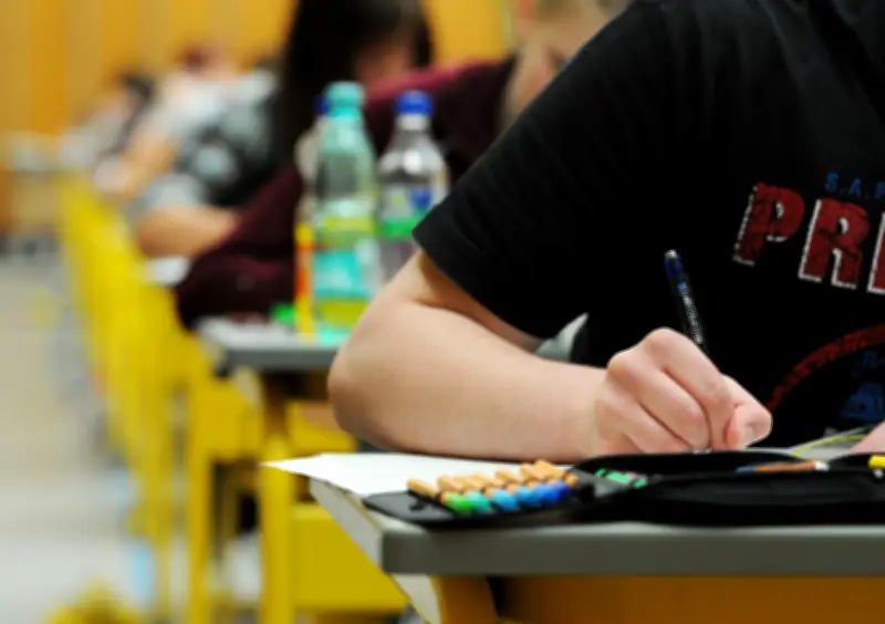 Brandenburgs Prüfungsmarathon startet: 24.000 Schüler beginnen mit Abitur und P10