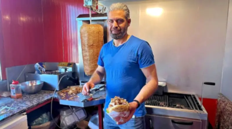 Bratwurst-Tanke wird zum Döner-Paradies: Rabattaktion sorgt für Ansturm in Bobbau