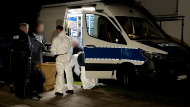 Bruder entdeckt Leiche in Kühltruhe: Polizei ermittelt nach grausigem Fund in Bielefeld