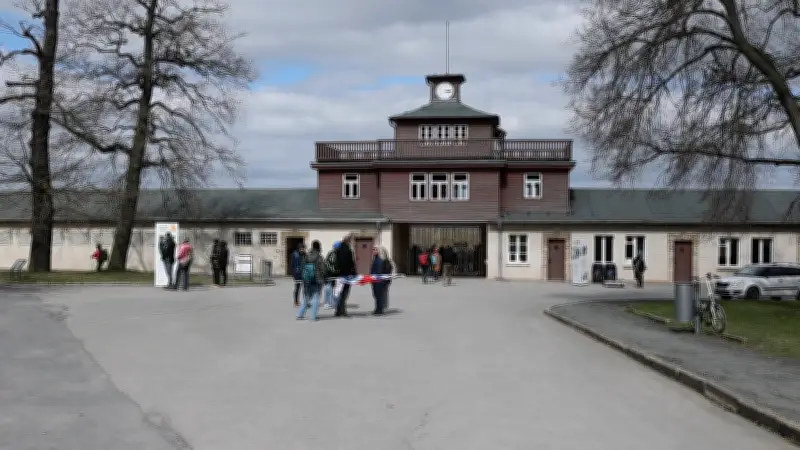Buchenwald-Gedenken: Kontroversen um Redner und Palästinensertuch-Kampagne