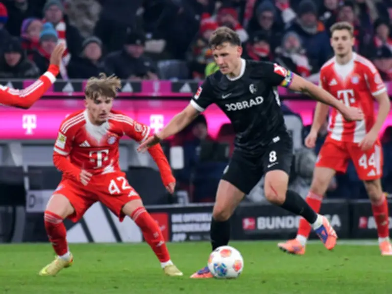 Bundesliga-Duell heute: SC Freiburg empfängt FC Bayern München im Europa-Park Stadion