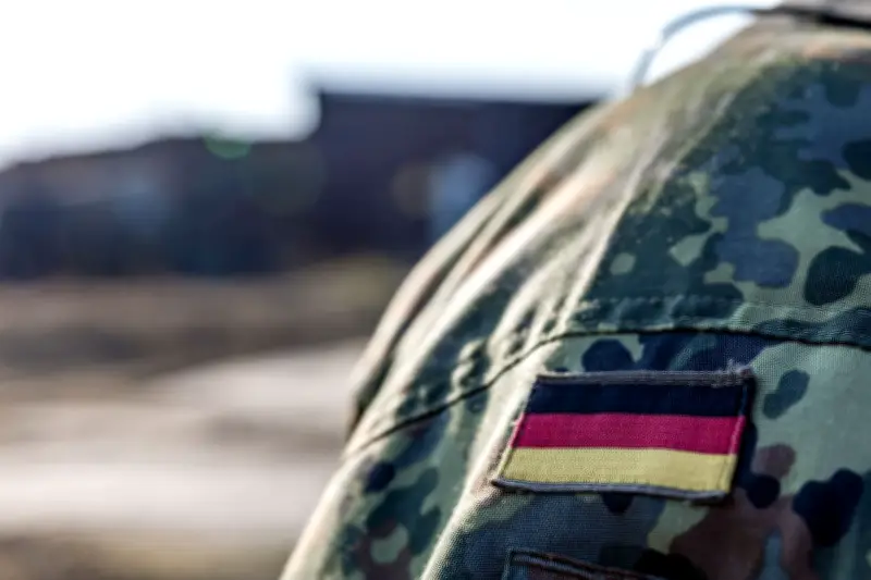 Bundeswehr-Genehmigungspflicht für Auslandsaufenthalte: Grüne fordern Korrektur