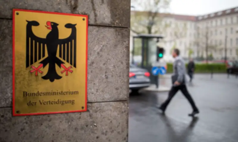 Bundeswehr: Männer bis 45 müssen längere Auslandsaufenthalte melden