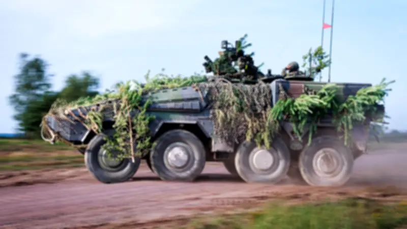 Bundeswehr verlegt Panzerbrigade: Bewaffnete Soldaten auf Straßen erwartet