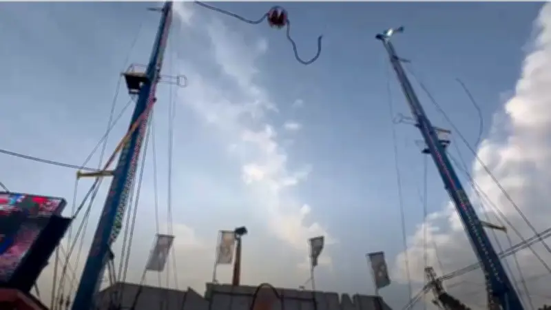 Bungee-Seil reißt auf Volksfest in Sevilla: Horror für Jugendliche