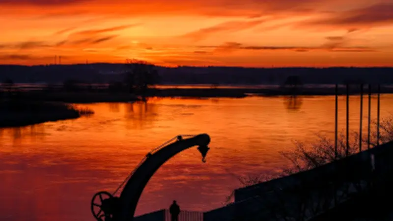 Busfahrer hält um 4:45 Uhr atemberaubendes Naturschauspiel fest