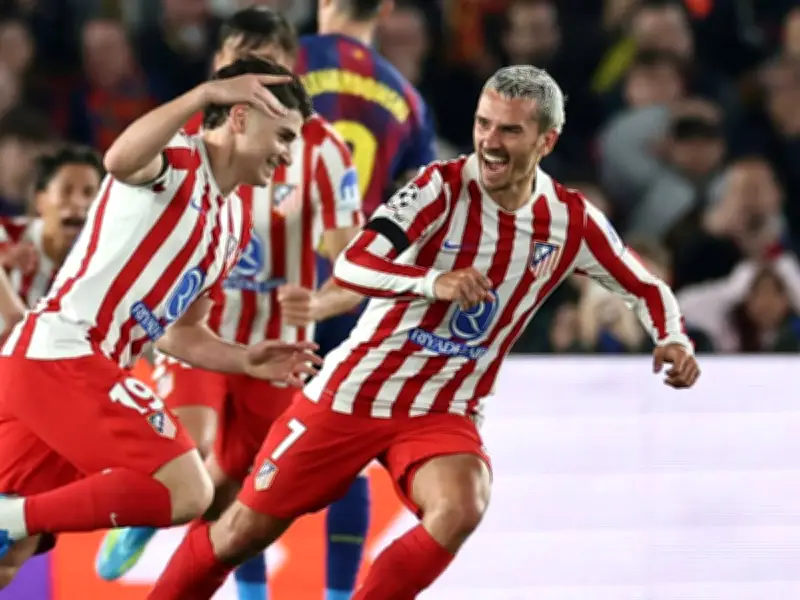 Champions-League-Debakel: Flicks Barcelona verliert mit zehn Mann gegen Atletico